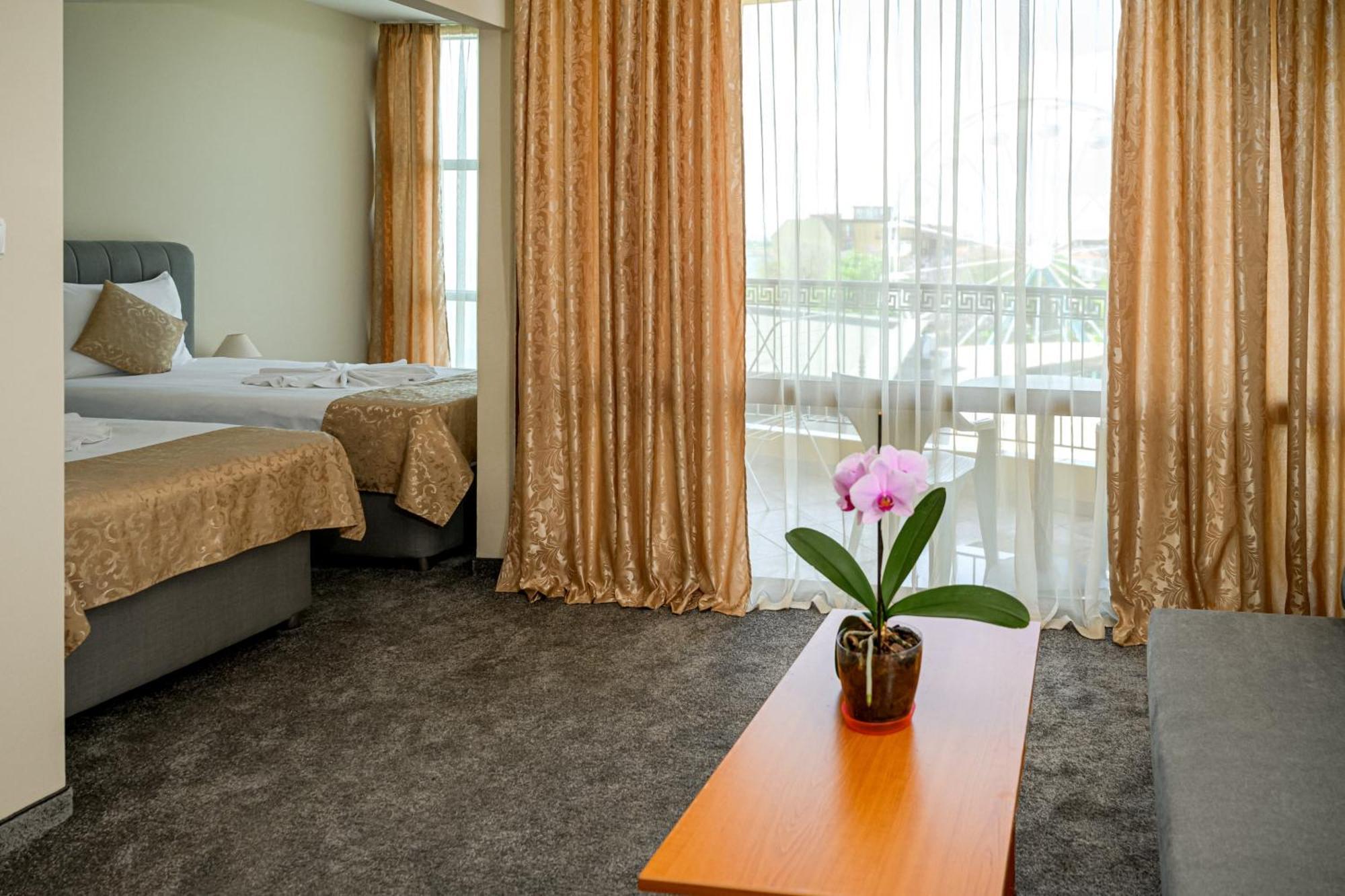 Paradise Hotel & Relax Center Поморие Экстерьер фото