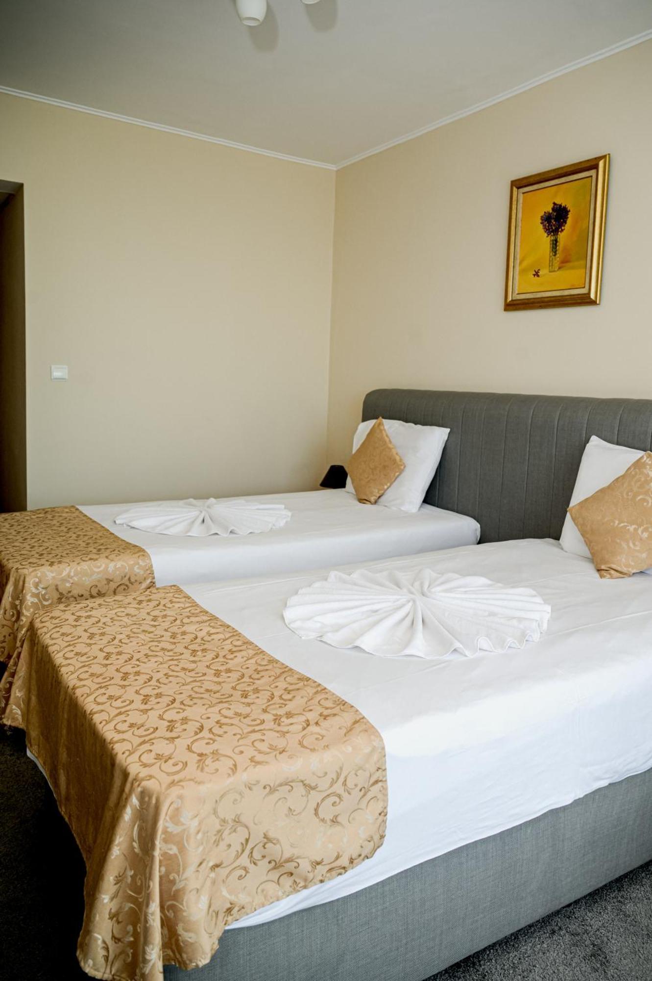Paradise Hotel & Relax Center Поморие Экстерьер фото
