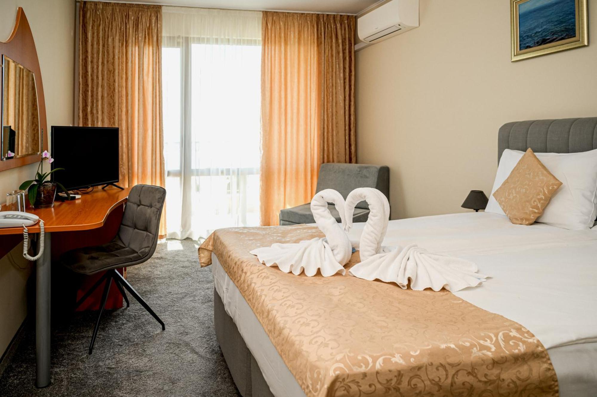 Paradise Hotel & Relax Center Поморие Экстерьер фото