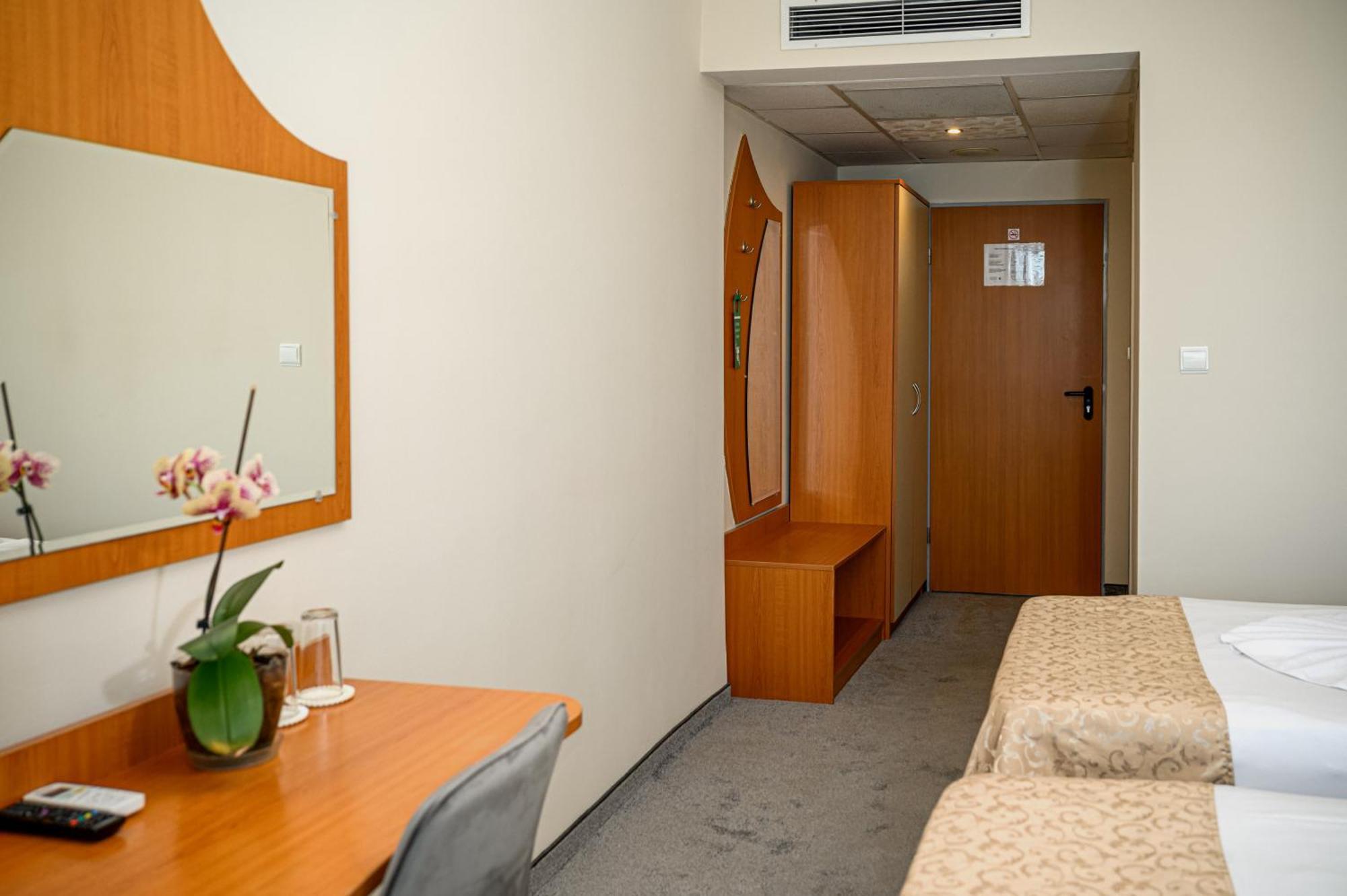 Paradise Hotel & Relax Center Поморие Экстерьер фото