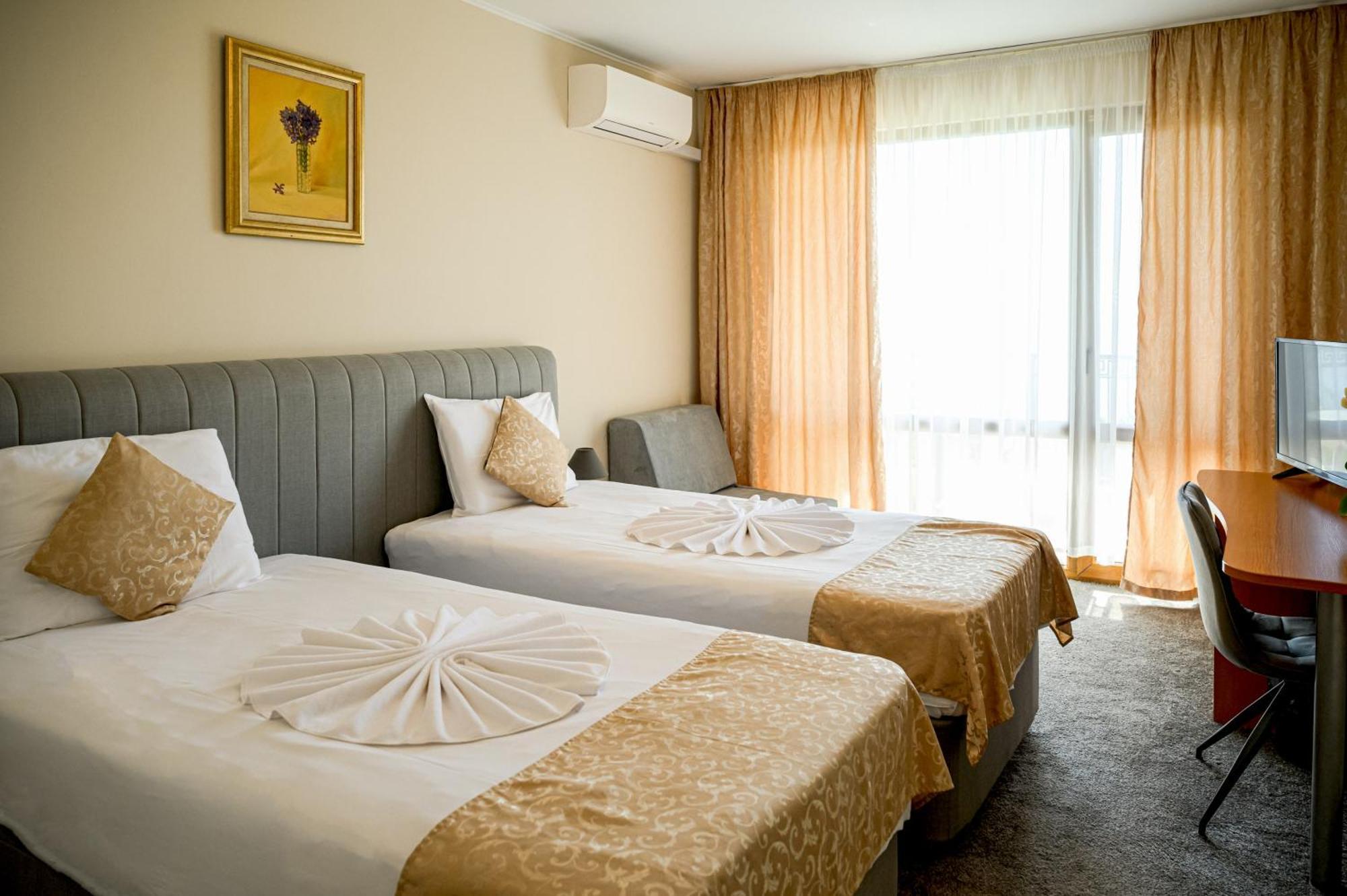 Paradise Hotel & Relax Center Поморие Экстерьер фото