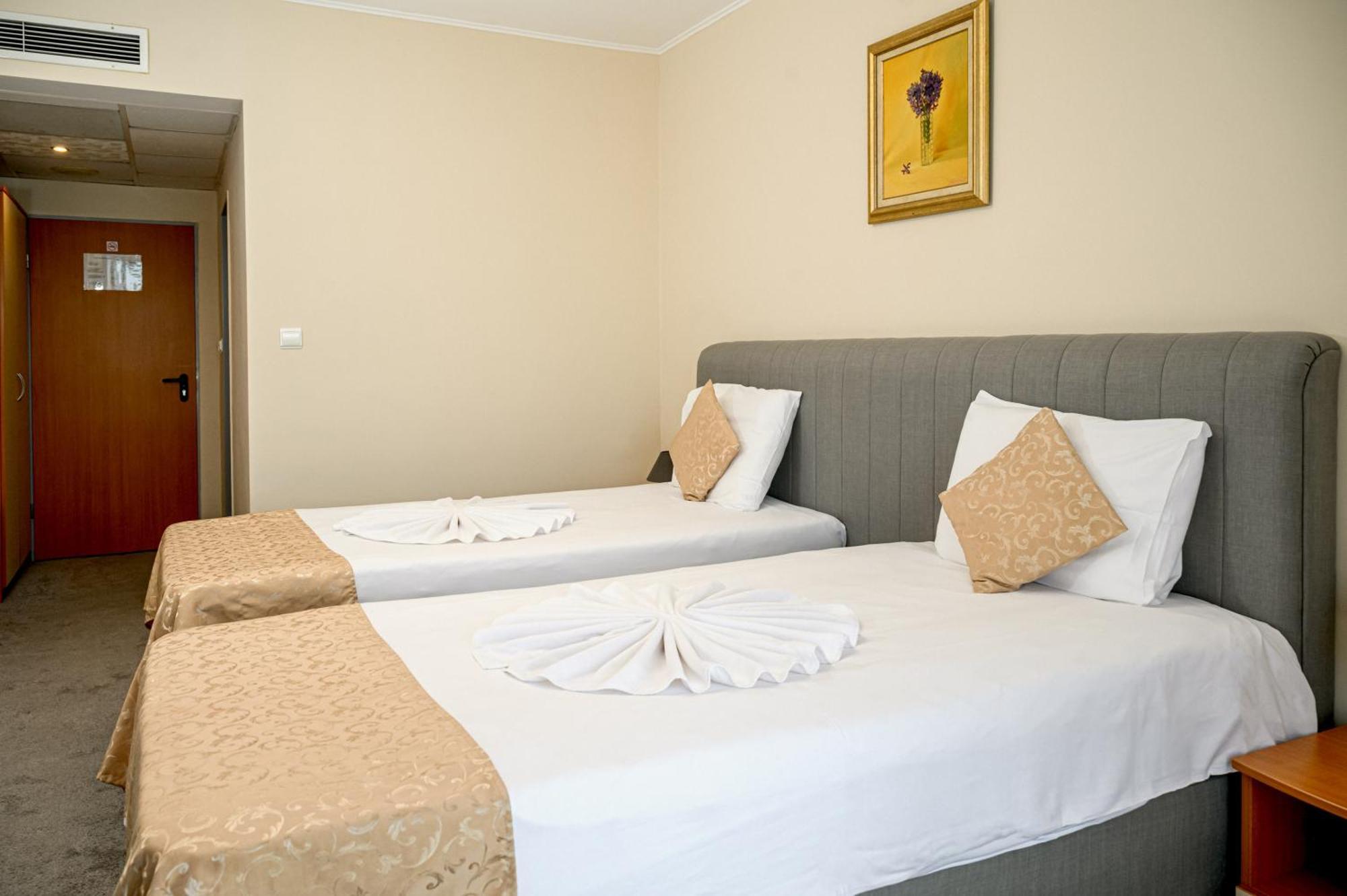 Paradise Hotel & Relax Center Поморие Экстерьер фото