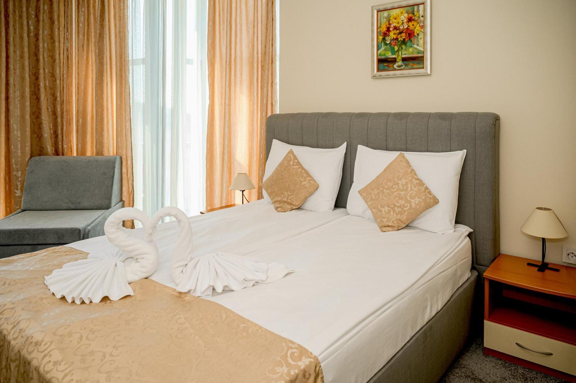 Paradise Hotel & Relax Center Поморие Экстерьер фото